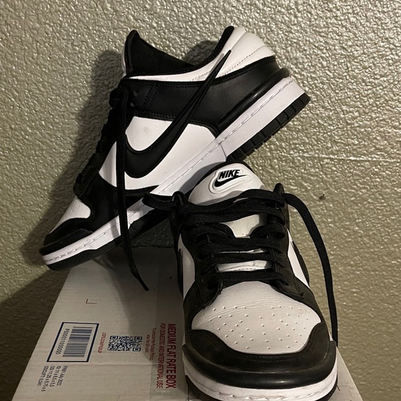 Nike Black and White Athletic Shoes - Picture 3 of 12